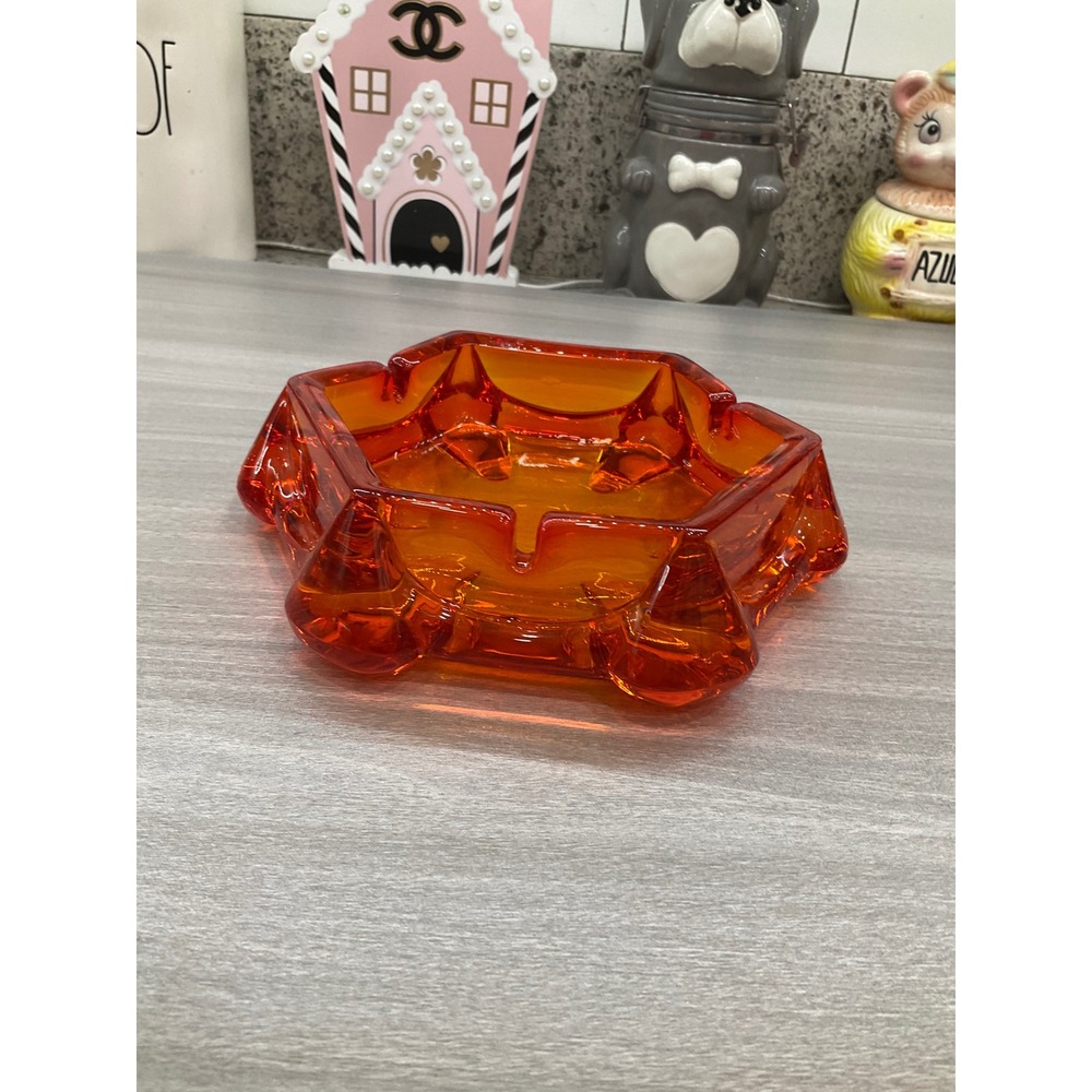 VINTAGE COLLECTIBLE THICK AMBER COLORED ASHTRAY - Picture 2 of 9